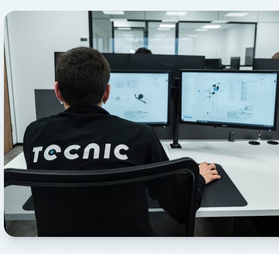 Technical specialist monitoring engineering systems